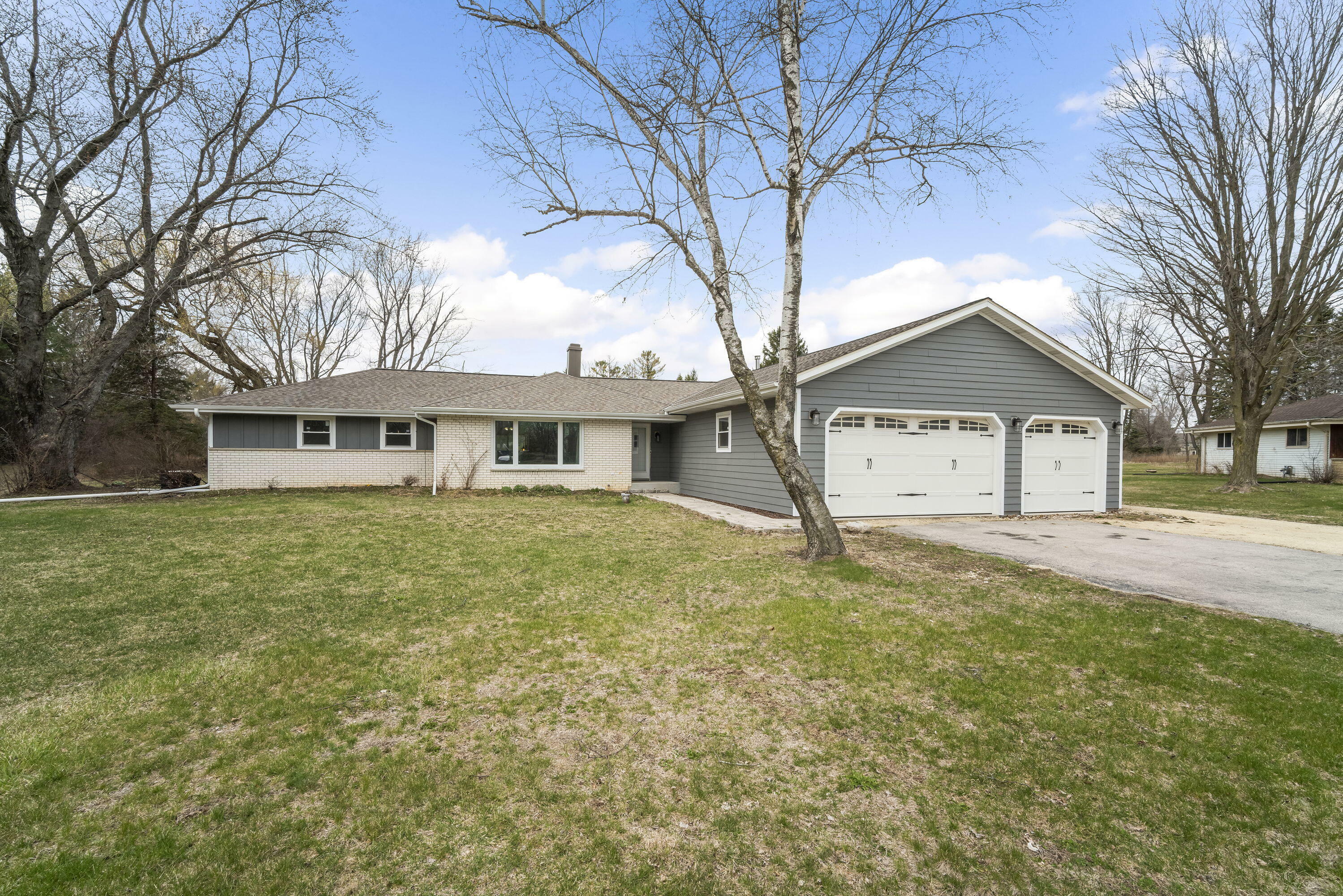 1622 Sharon Ln Ln  Grafton WI 53024 photo
