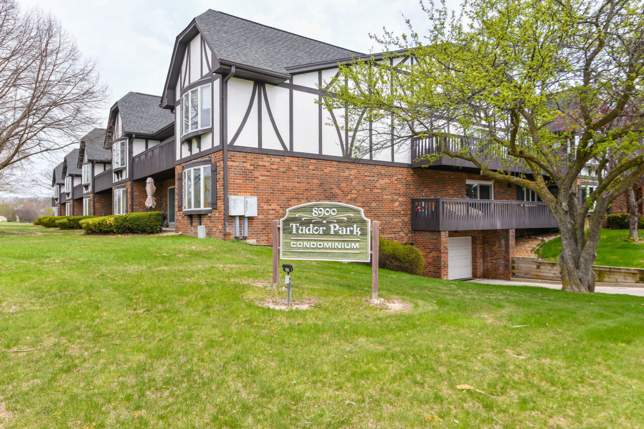 Property Photo: 8900 N Park Plaza Ct 115 WI 53223