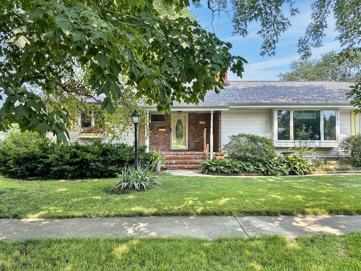 Property Photo: 614 S Thomas Street IL 60938