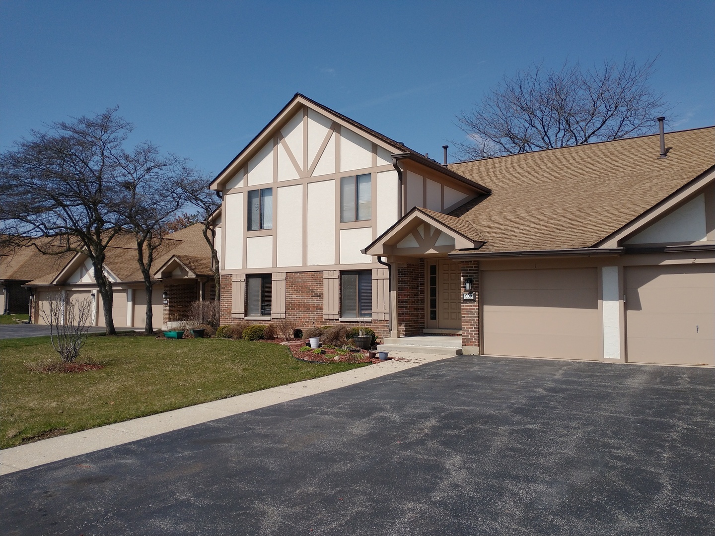 Property Photo: 900 Surrey Drive 1A IL 60193