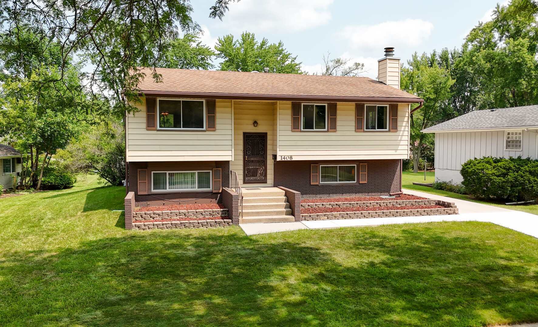 Property Photo: 1408 Hampton Lane IL 60193