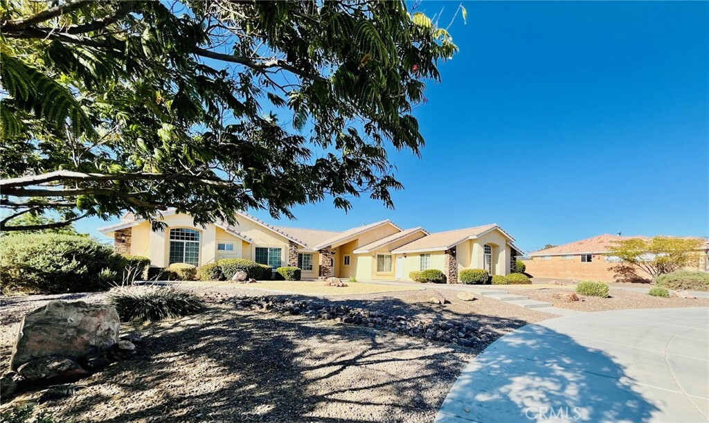 Property Photo: 19640 Yanan Road CA 92307
