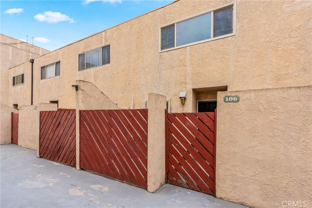 Property Photo:  1725 Neil Armstrong Street 106  CA 90640 