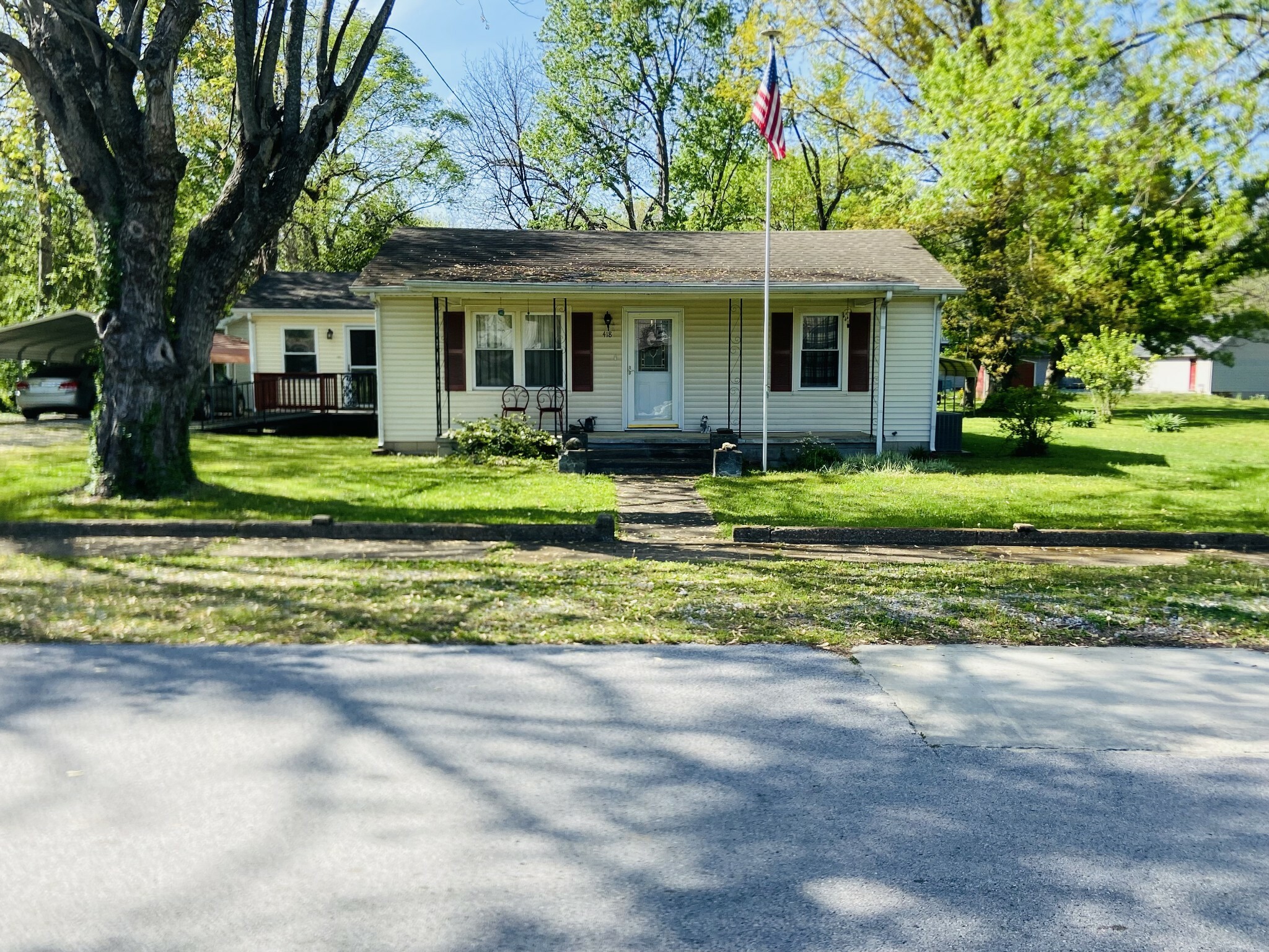 Property Photo: 418 Second St KY 42234