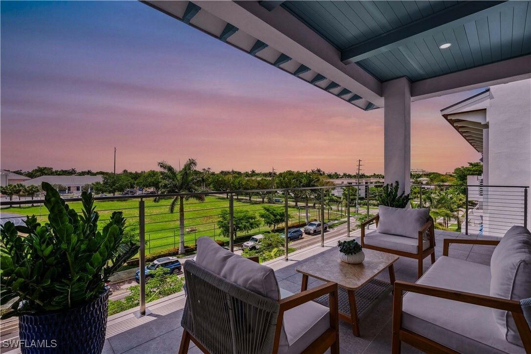 Property Photo: 201 8th Street S 301 FL 34102