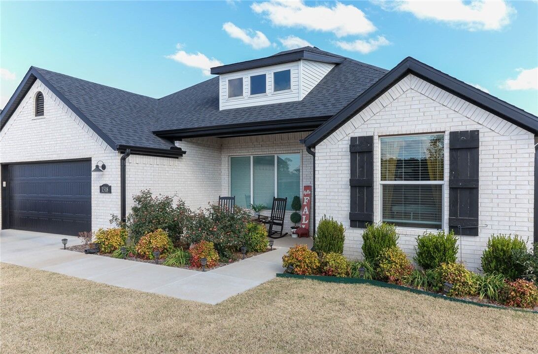 Property Photo: 1518 N Pershing Street AR 72704