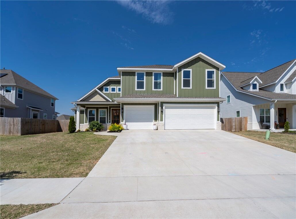 Property Photo:  2810 S 20th Street  AR 72758 