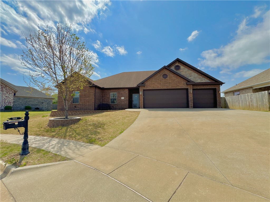 Property Photo: 204 W Churchill Court AR 72756