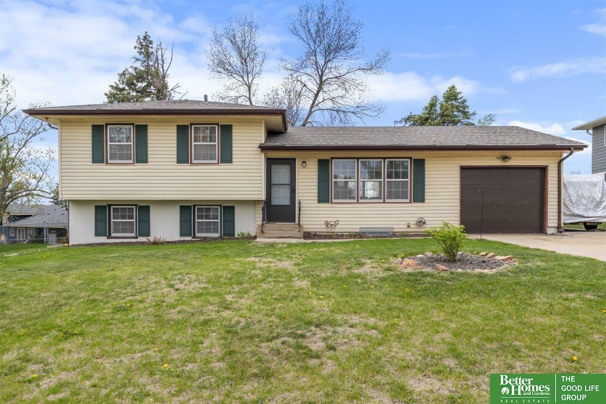 Property Photo:  1722 N 110th Avenue  NE 68154 