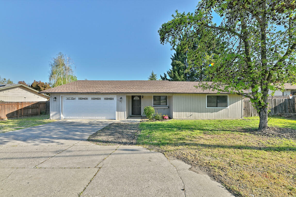 Property Photo:  2429 E Barnett Road  OR 97504 