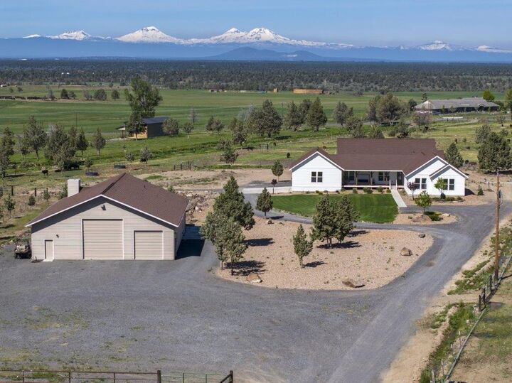 Property Photo: 12512 SW Cornett Loop OR 97753