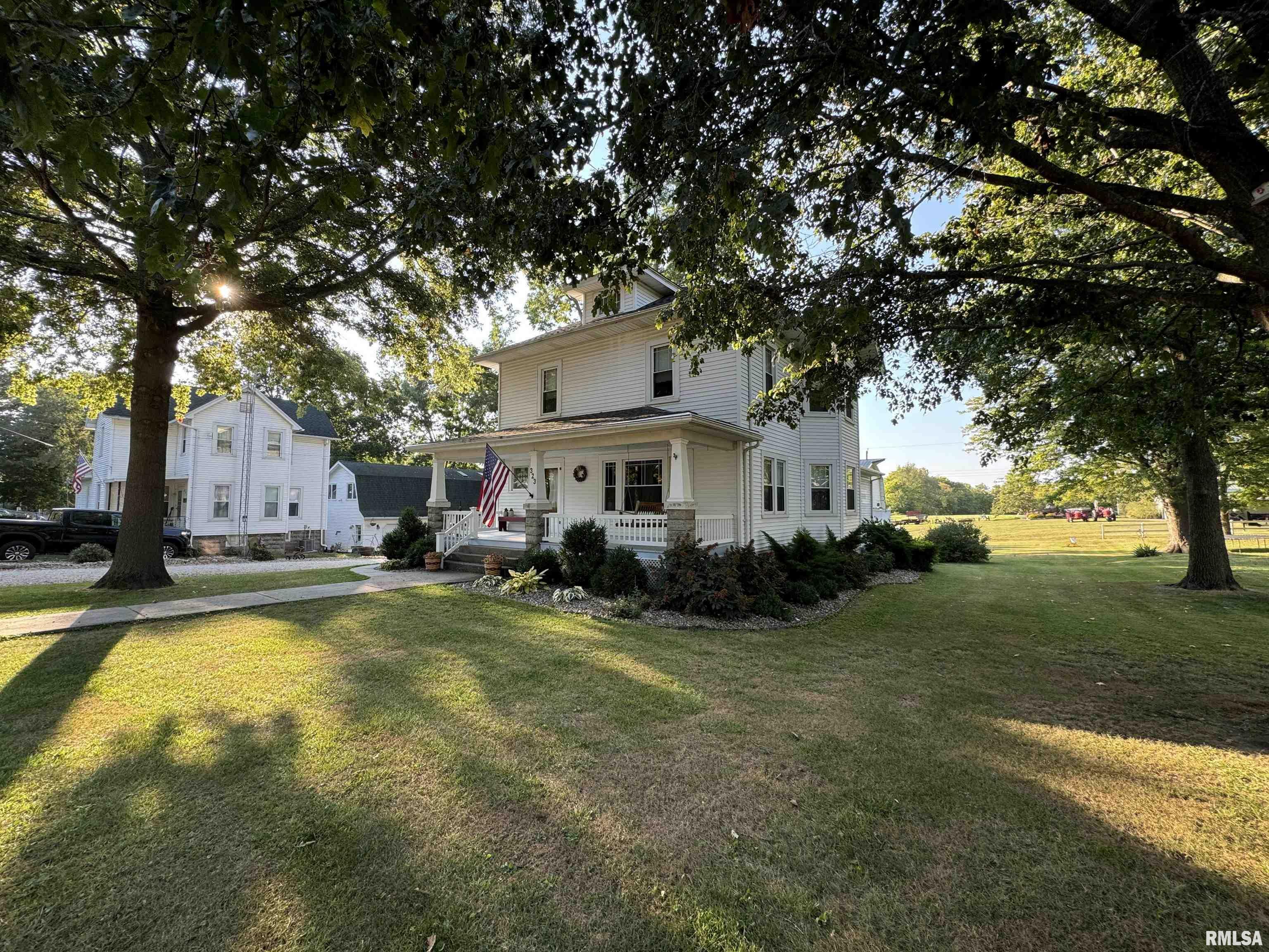 Property Photo: 323 E Cortland Street IL 61415