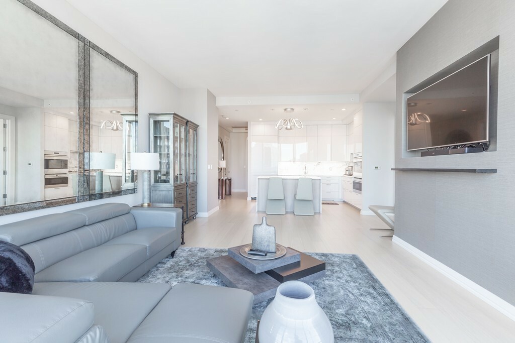 Property Photo:  1 Franklin St 4207  MA 02110 