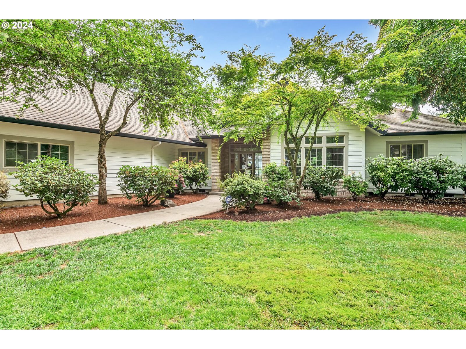 Property Photo: 32043 Coburg Bottom Loop Rd OR 97408