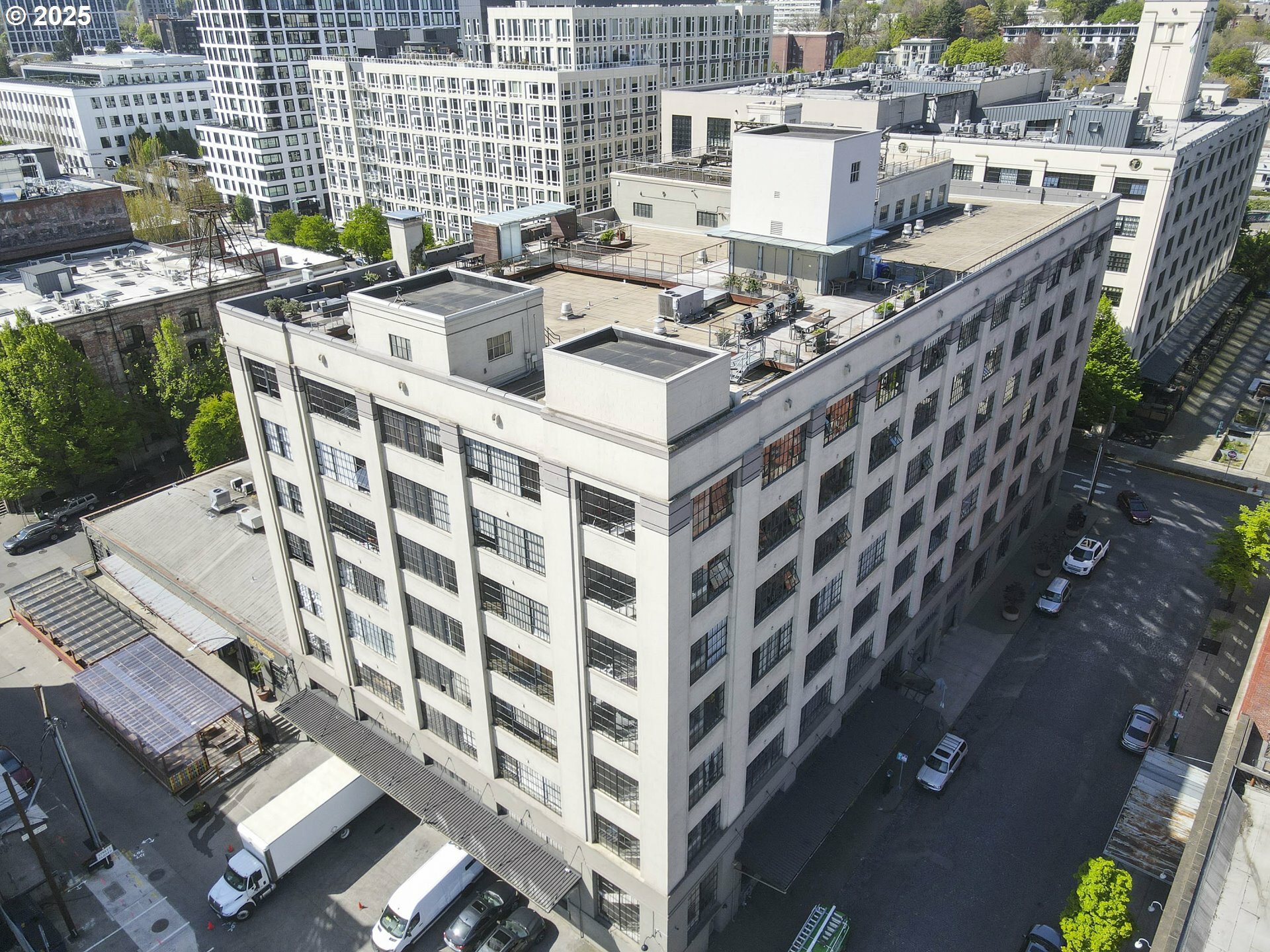 1314 NW Irving St 212  Portland OR 97209 photo