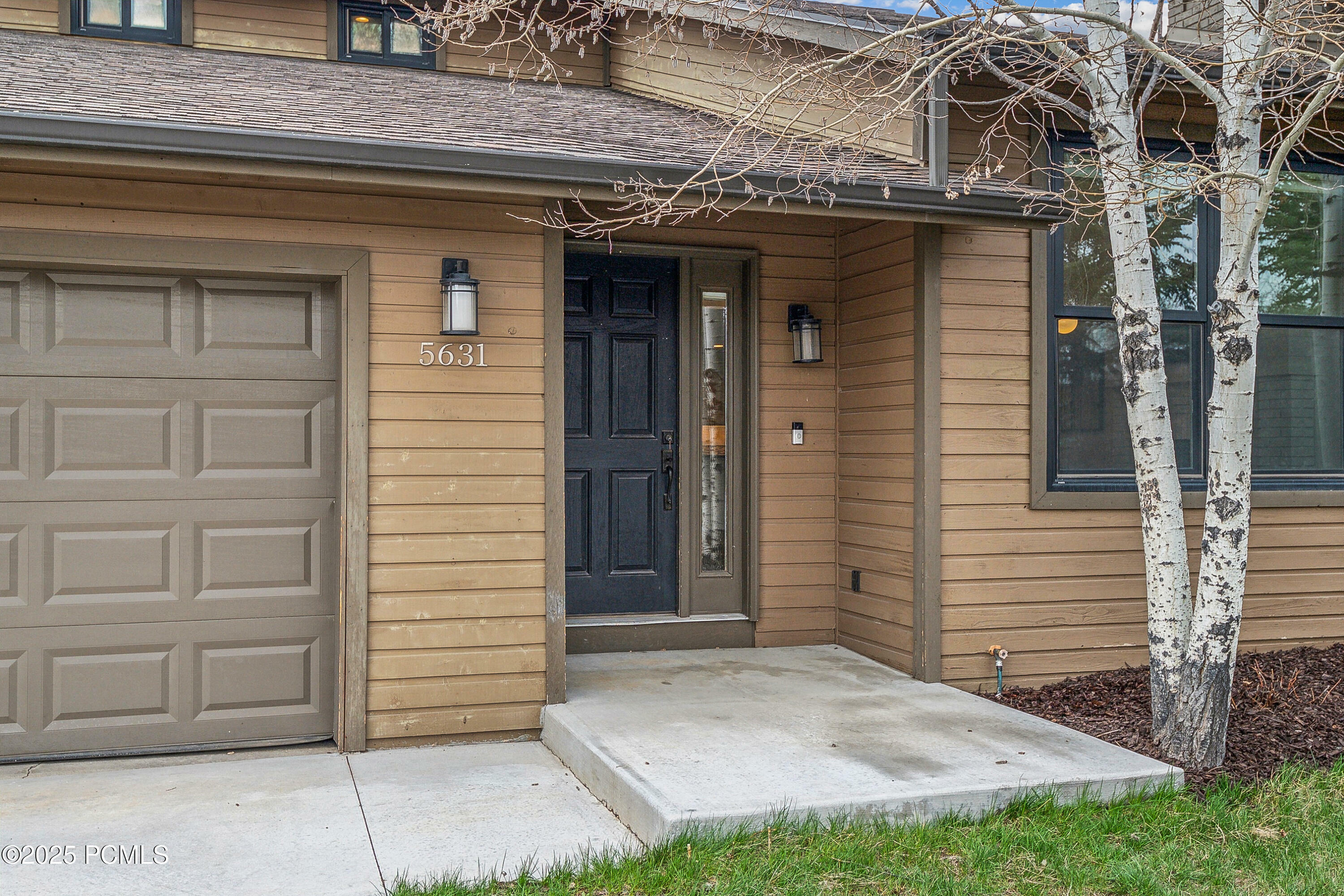 Property Photo: 5631 Kingsford Avenue UT 84098