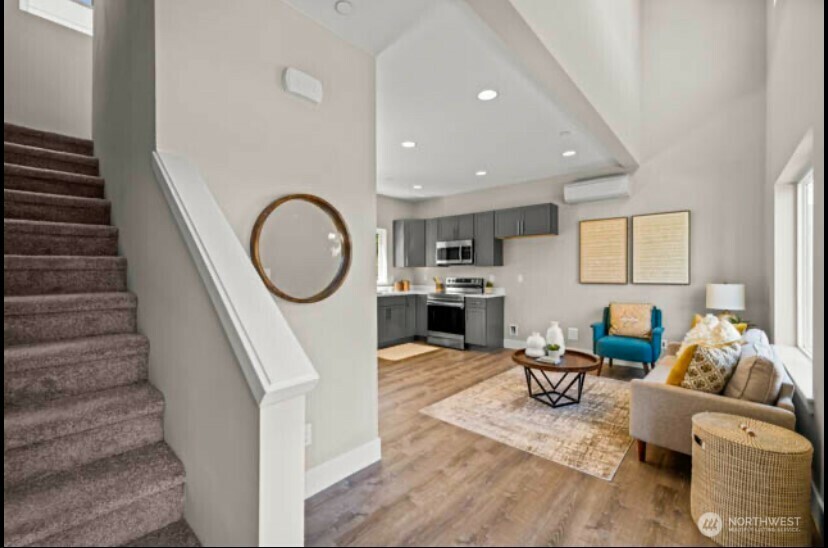 Property Photo: 13055 2nd Avenue S B WA 98168