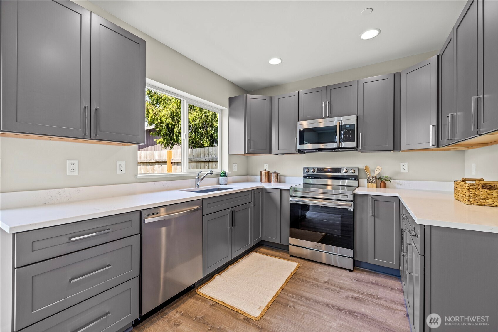 Property Photo: 13055 2nd Avenue S B WA 98168