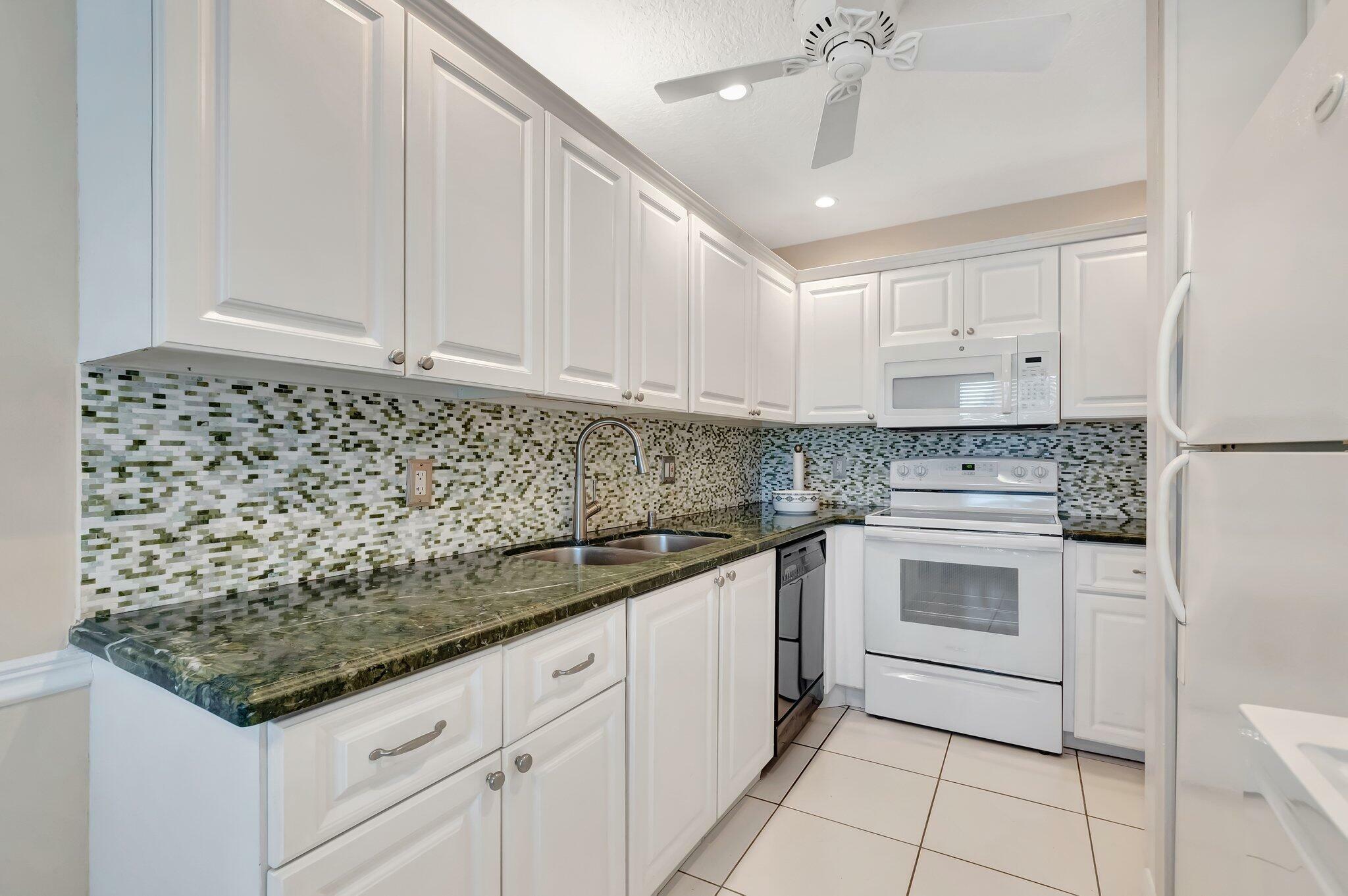 Property Photo: 2321 Croton Lane 100-D FL 33445