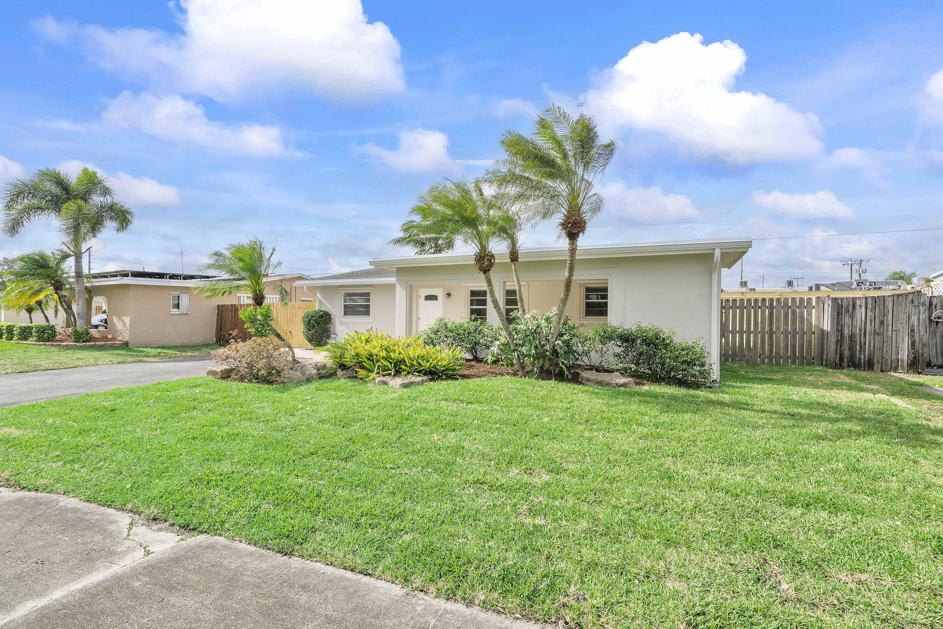 Property Photo: 6711 Franklin Street FL 33024