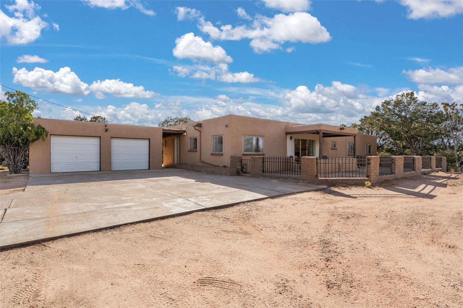 Property Photo: 1098 Mansion Ridge Road NM 87501