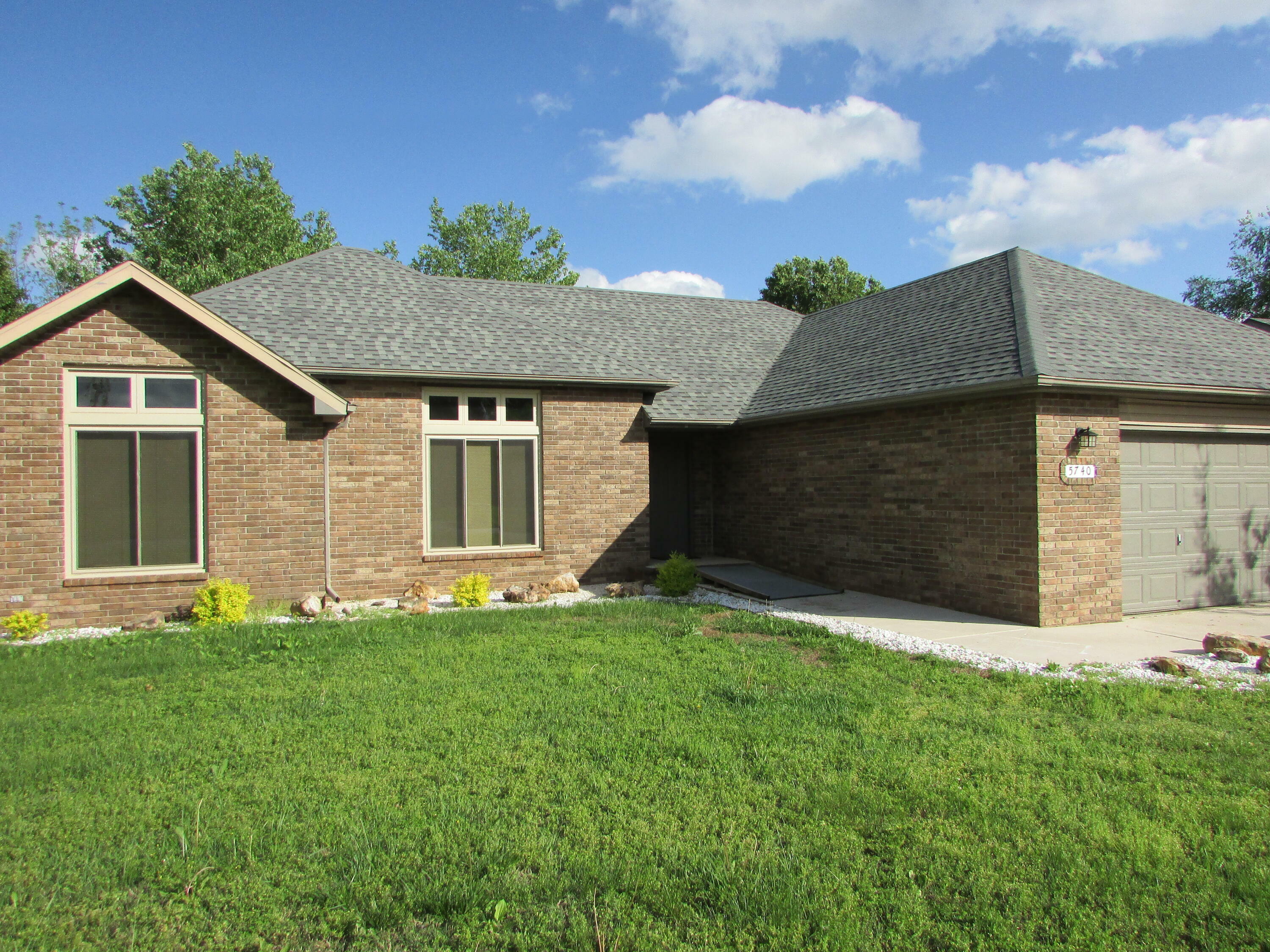 Property Photo: 5740 S Jefferson Avenue MO 65810