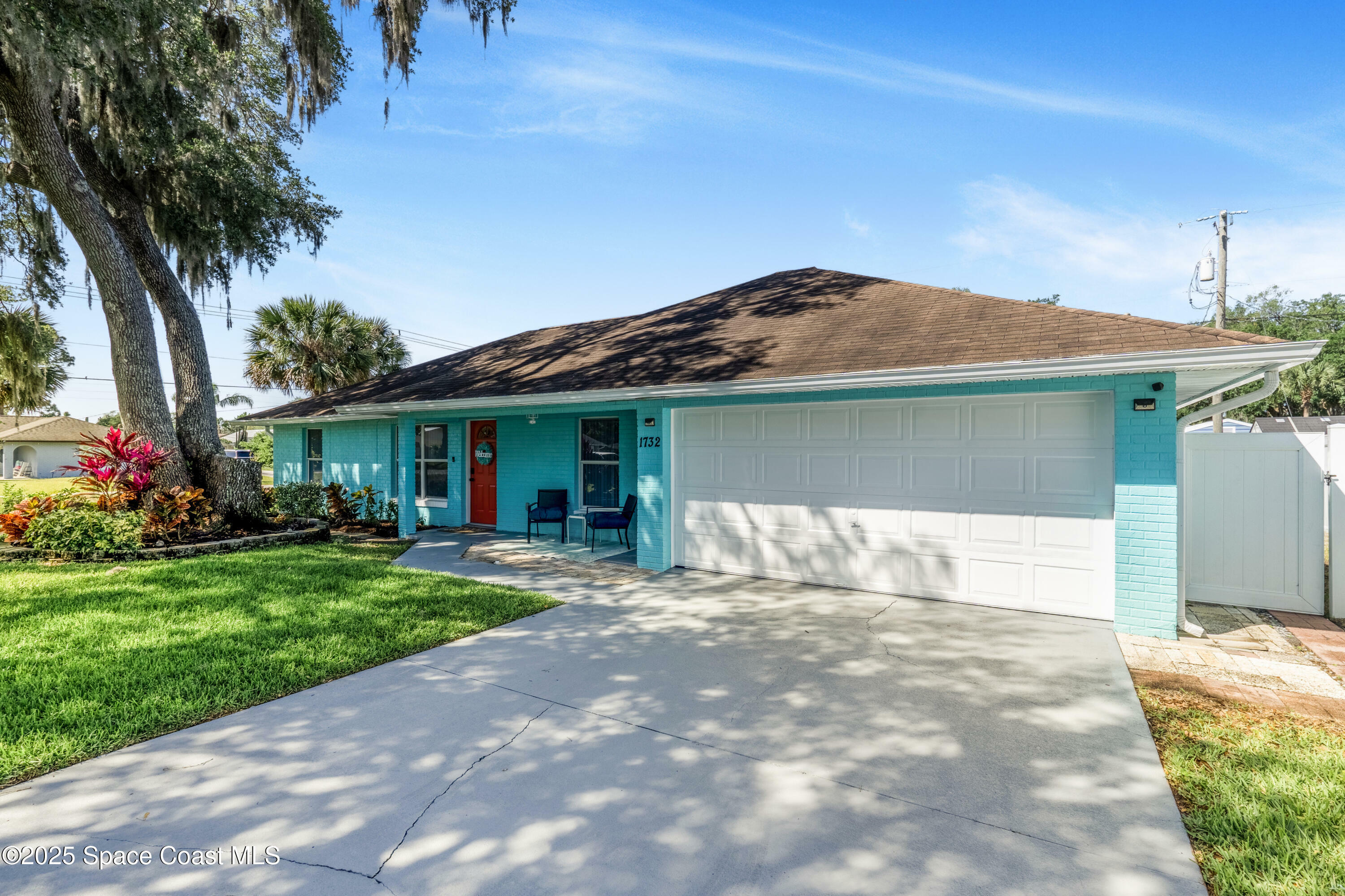 Property Photo: 1732 Sabal Palm Drive FL 32132