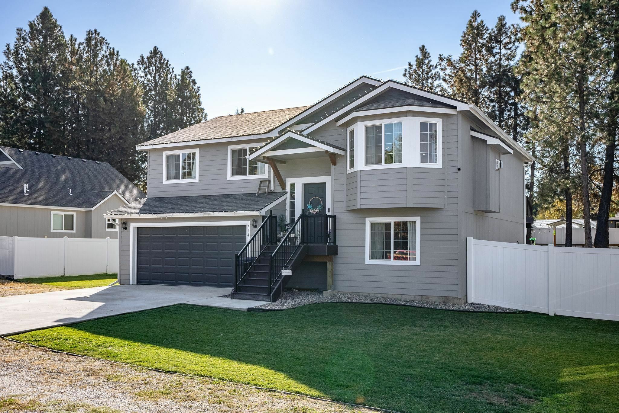 Property Photo:  714 E 1st St  WA 99006 