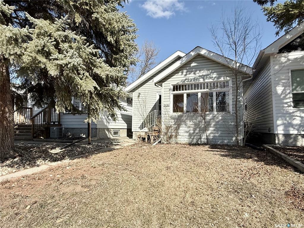 Photo de la propriété: 2061 Queen Street SK S4T 4C2