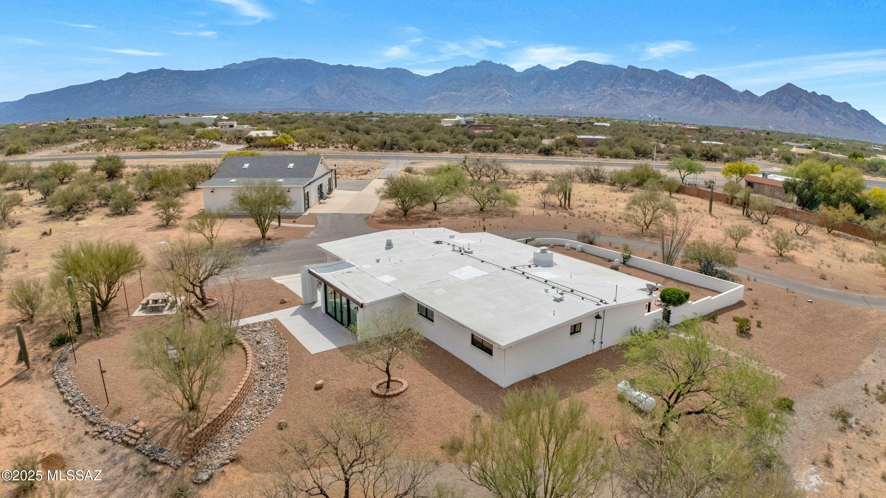 Property Photo: 1720 W Cessna Way AZ 85755