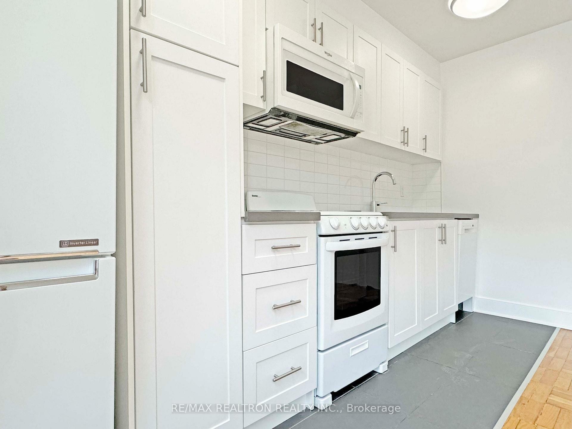 Property Photo:  1545 Bathurst Street 110  ON M5P 3H6 