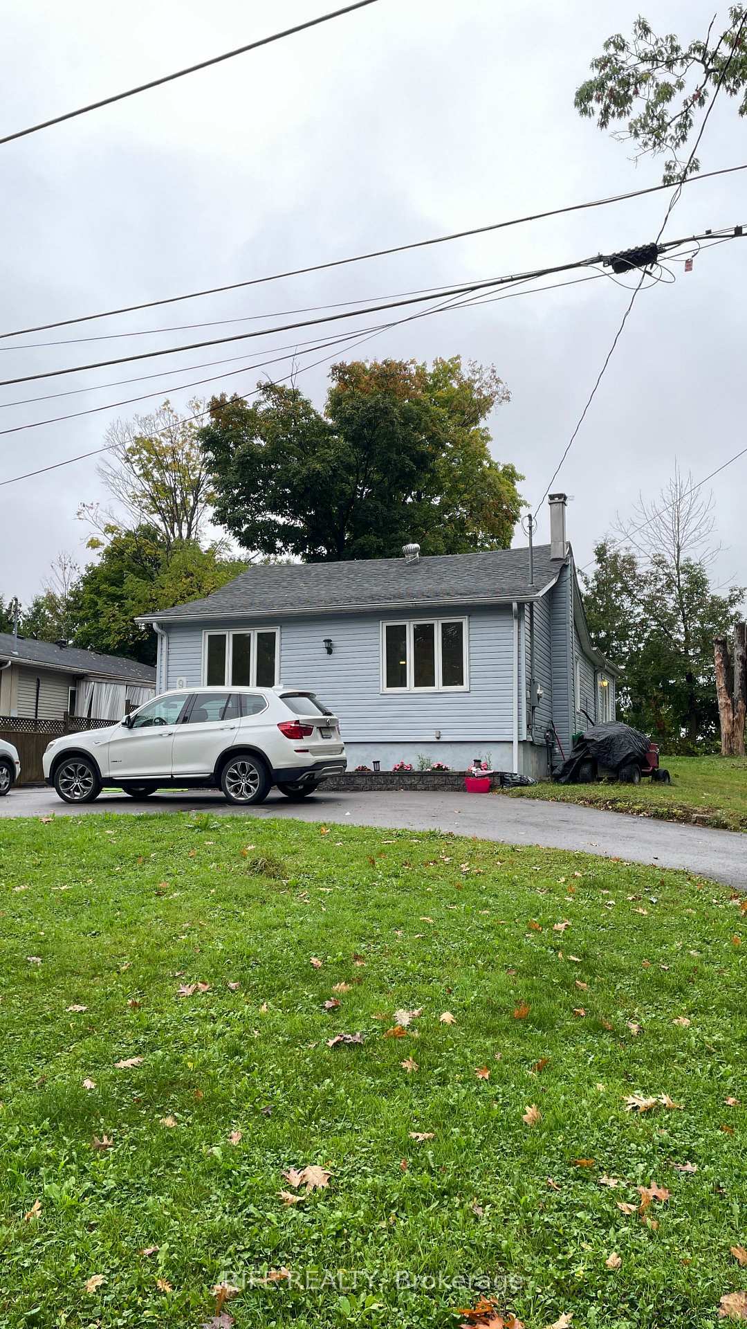 Property Photo: 9 Stapleton Drive ON L4A 7X3