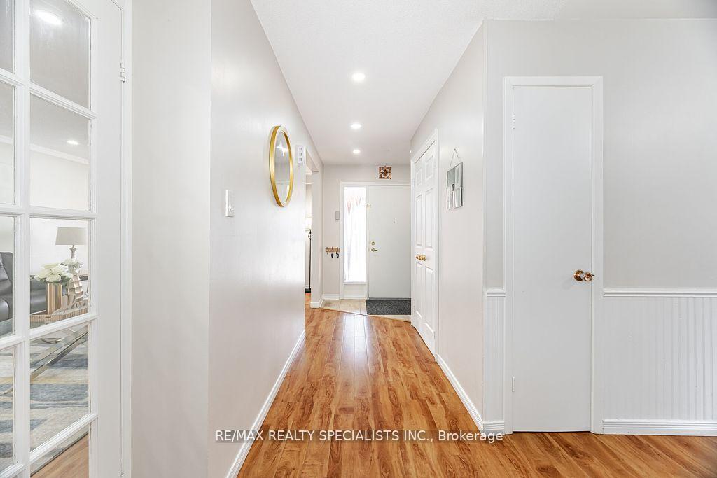 Property Photo: 36 Blackthorn Lane ON L6V 3K8