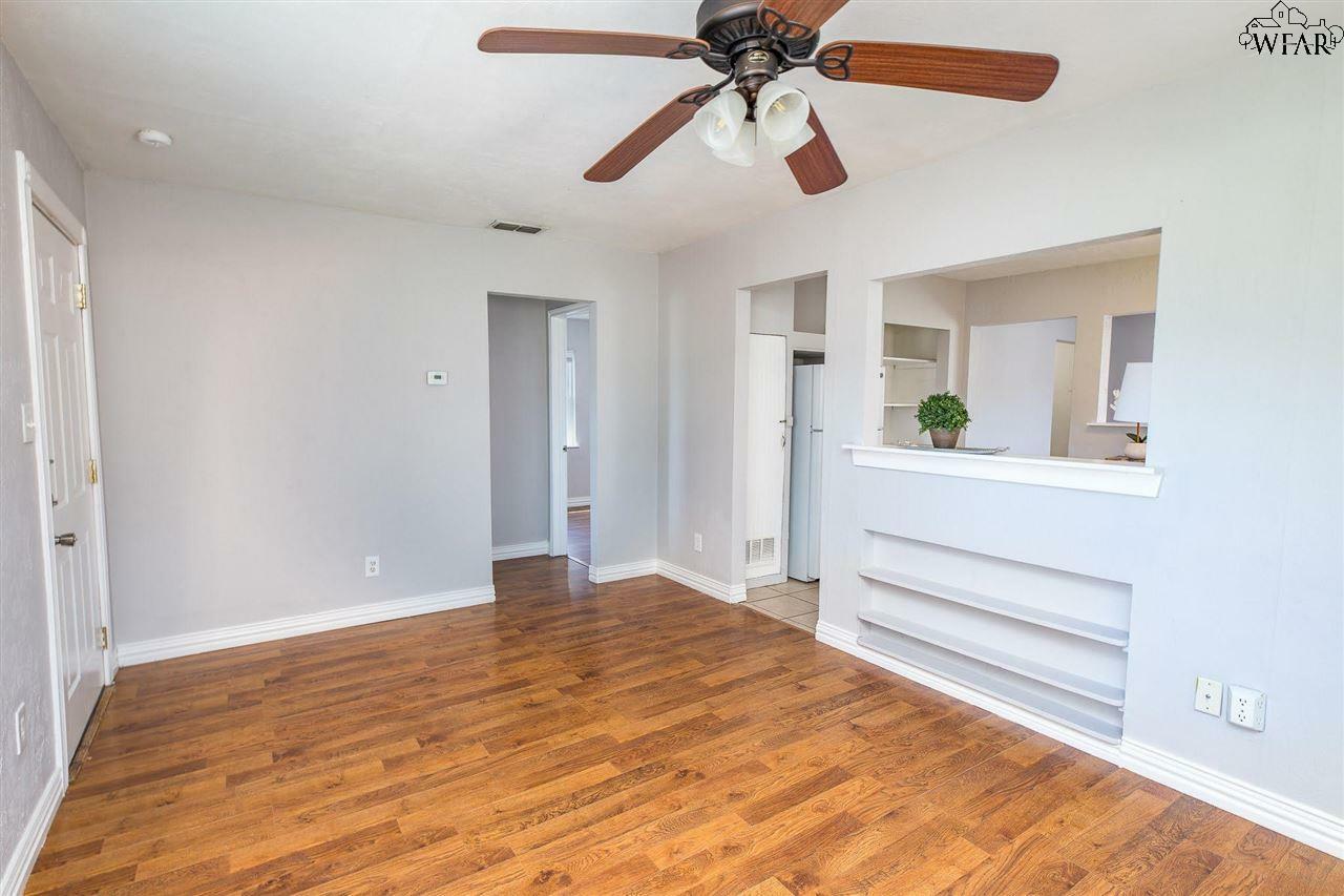 Property Photo: 2817 Featherston Avenue TX 76308