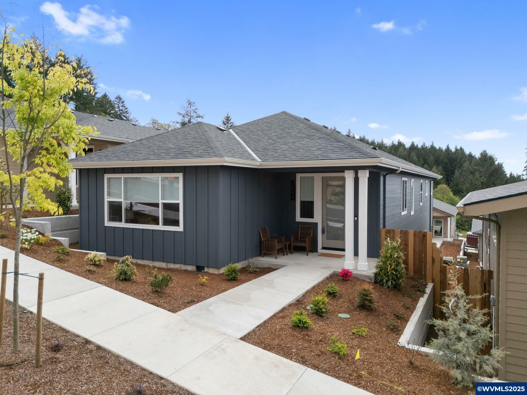 Property Photo: 2044 NW Victory Av OR 97330