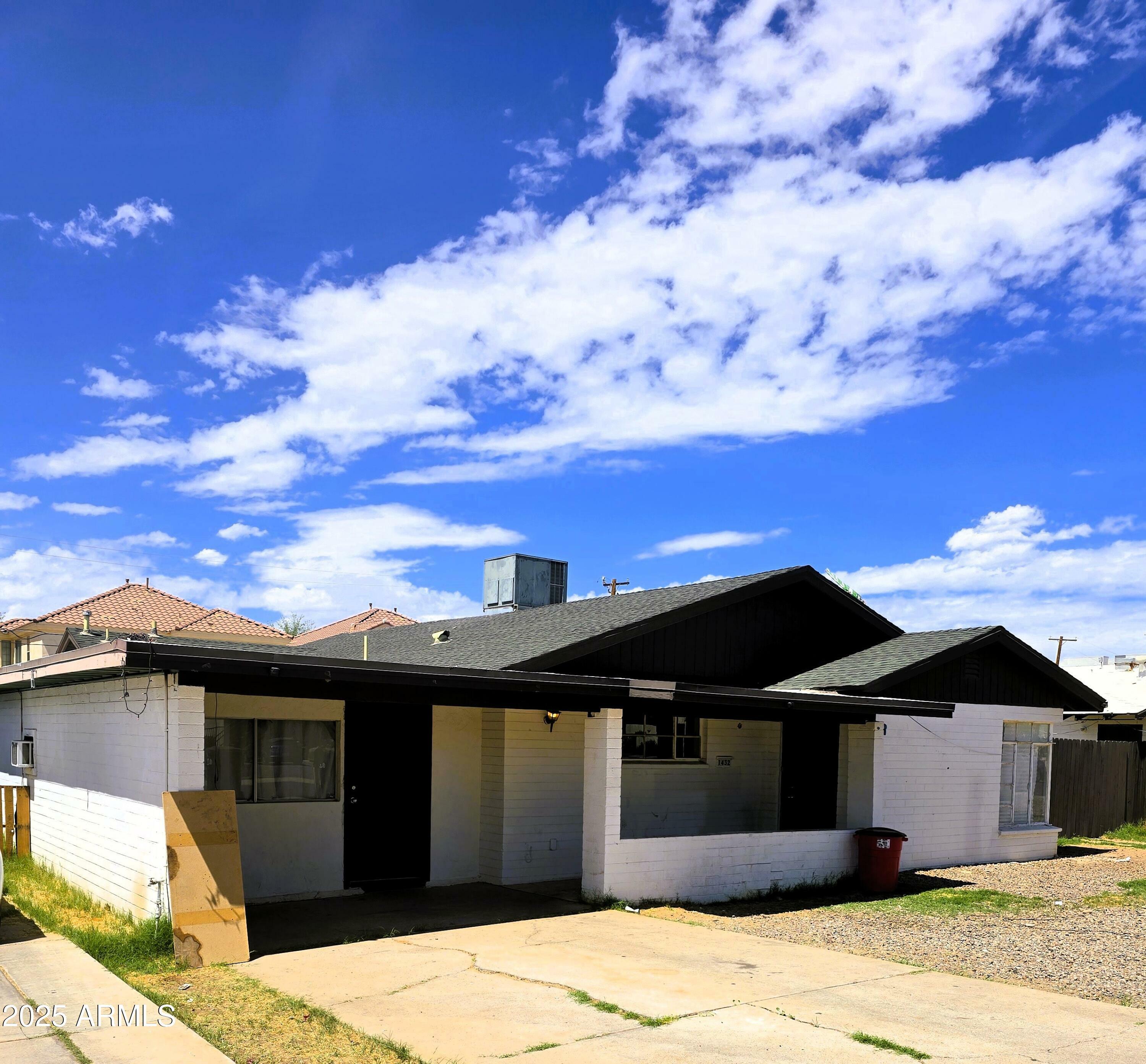 Property Photo: 1432 S Stanley Place AZ 85281