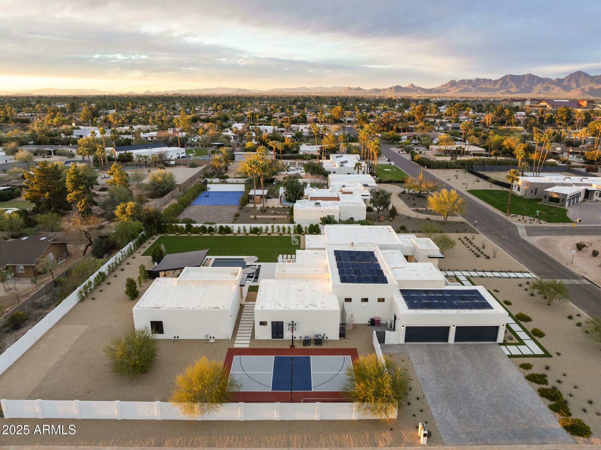 Property Photo: 8520 E Cactus Wren Road AZ 85250