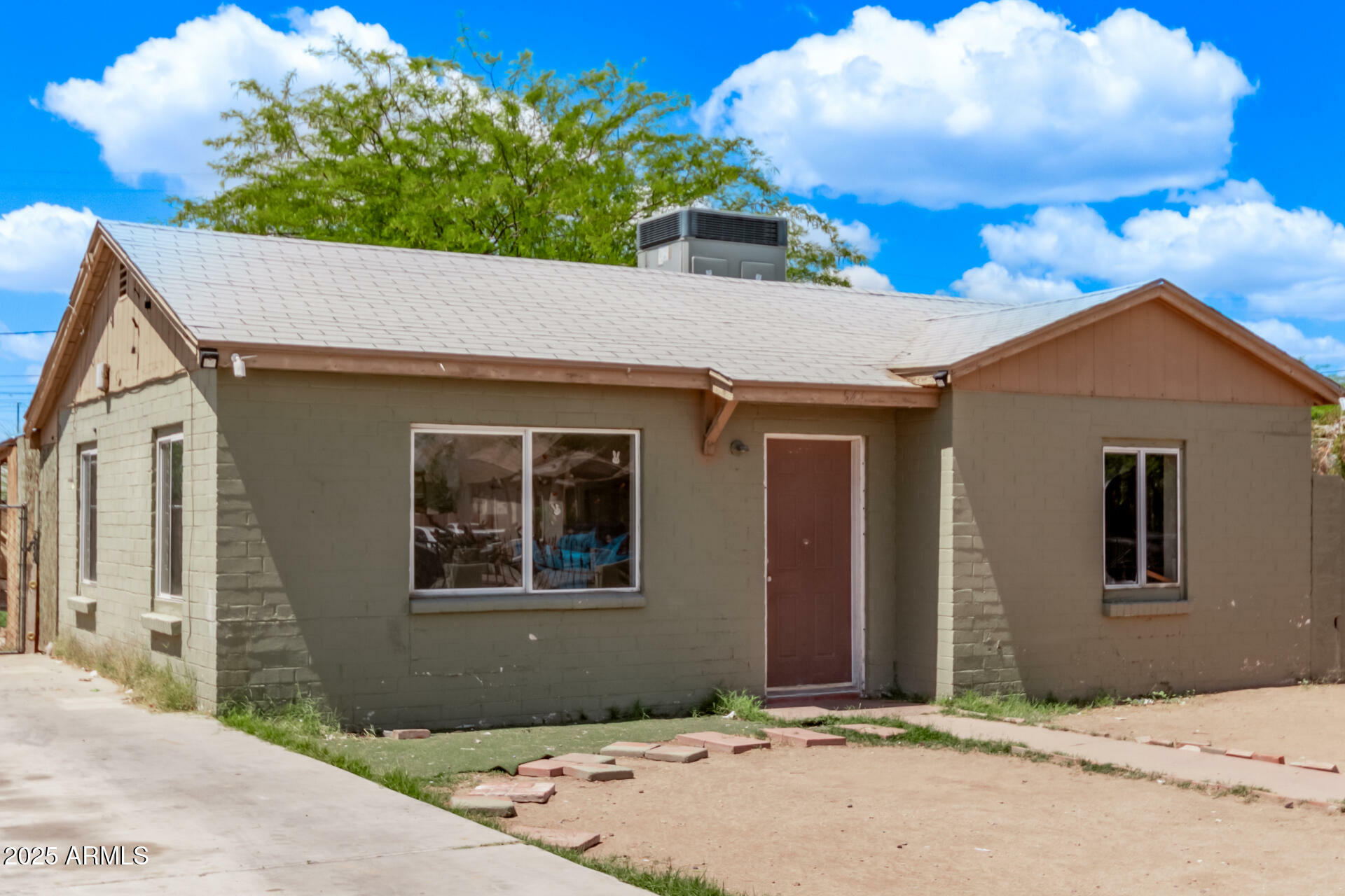 Property Photo: 544 N Delaware Street AZ 85225