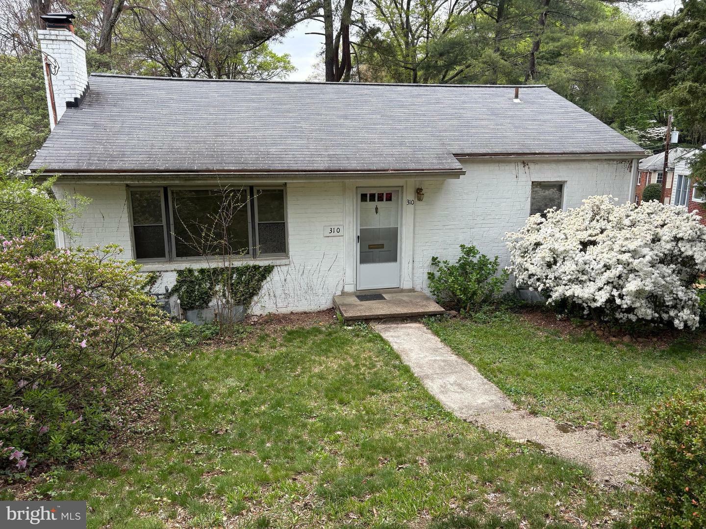 Property Photo: 310 Moncure Drive VA 22314