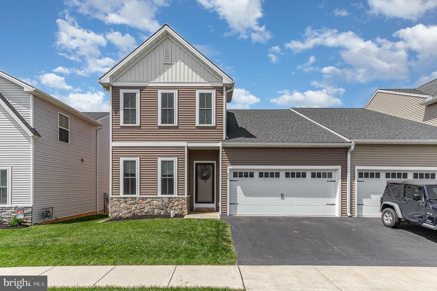 217 Waters Edge Drive  Mount Joy PA 17552 photo