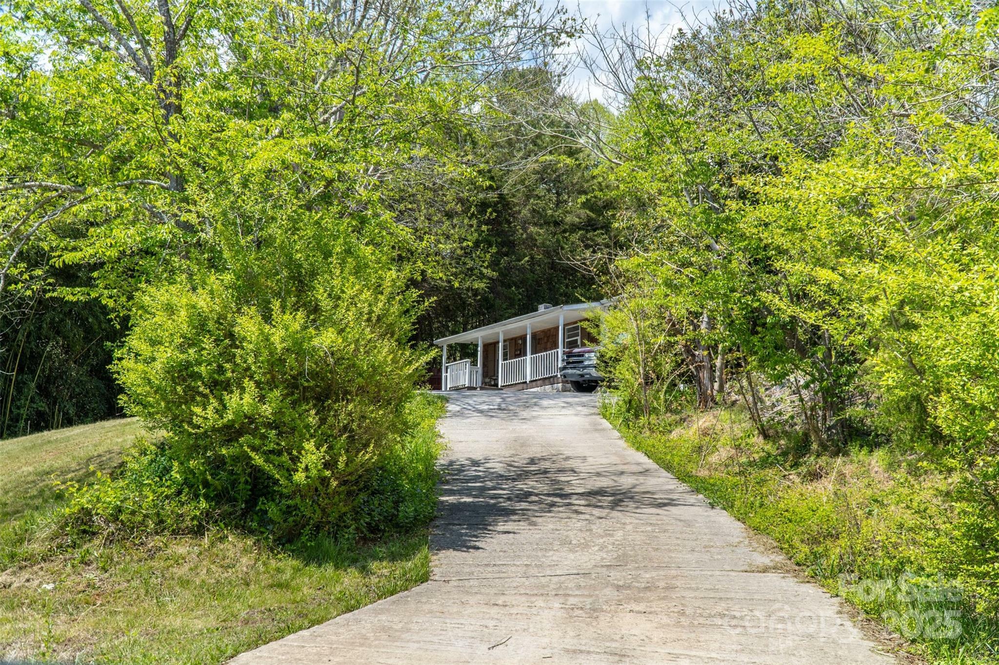 Property Photo: 813 Severt Circle NC 28645