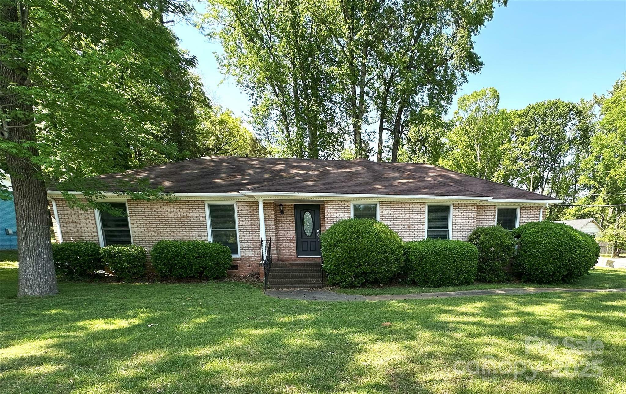Property Photo: 7431 Idlewild Road NC 28212