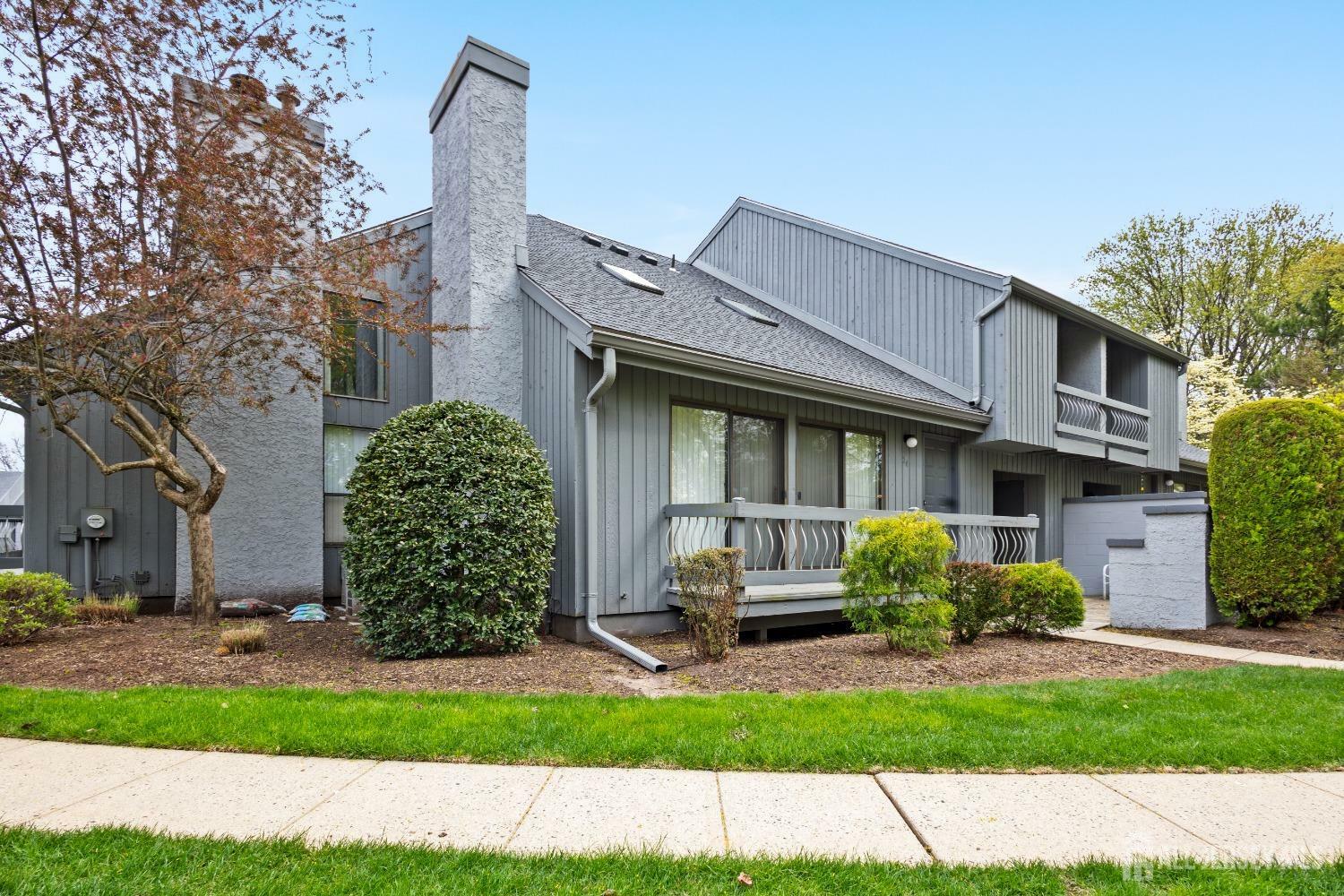 24 Linda Lane  Edison NJ 08820 photo