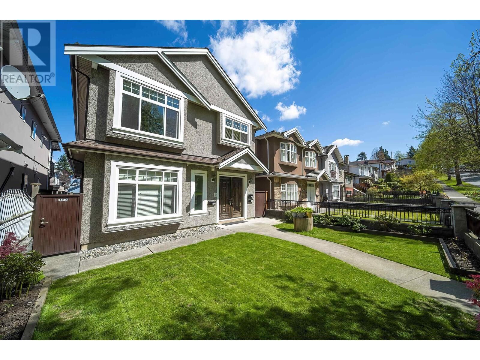 Photo de la propriété: 3443 Price Street BC V5R 5R2