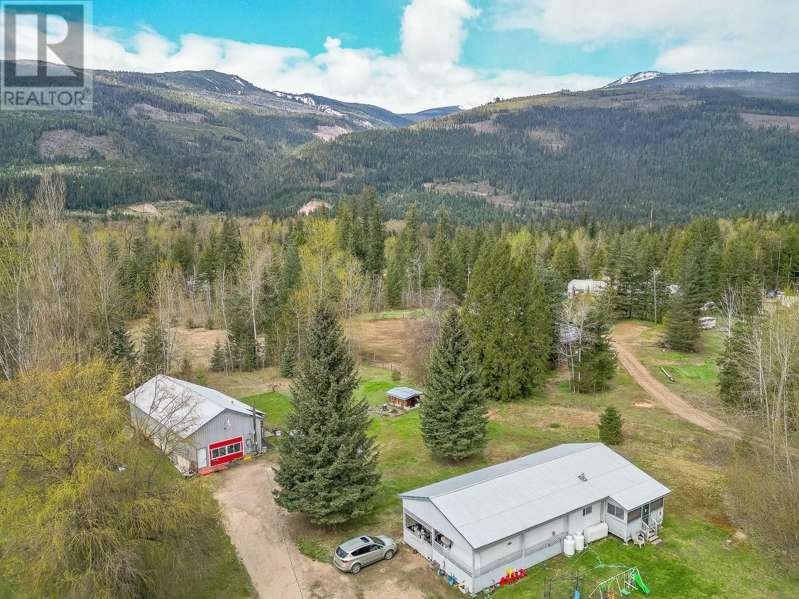 Photo de la propriété: 3953 Malakwa Road BC V0E 2J0