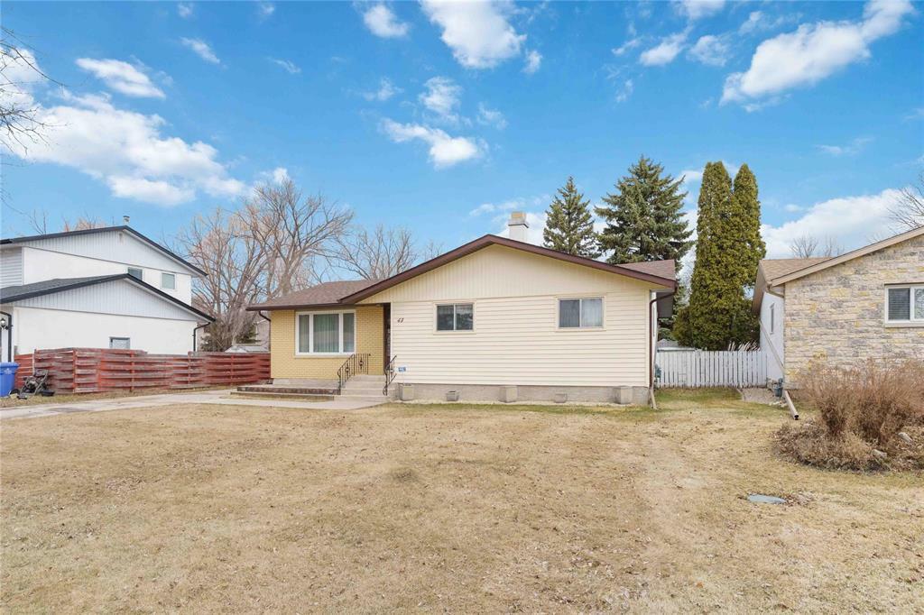 43 Hammond Road  Winnipeg MB R2R 1L9 photo