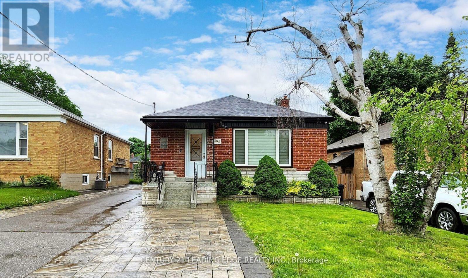 Property Photo: 138 Budea Crescent Main ON M1R 4W1