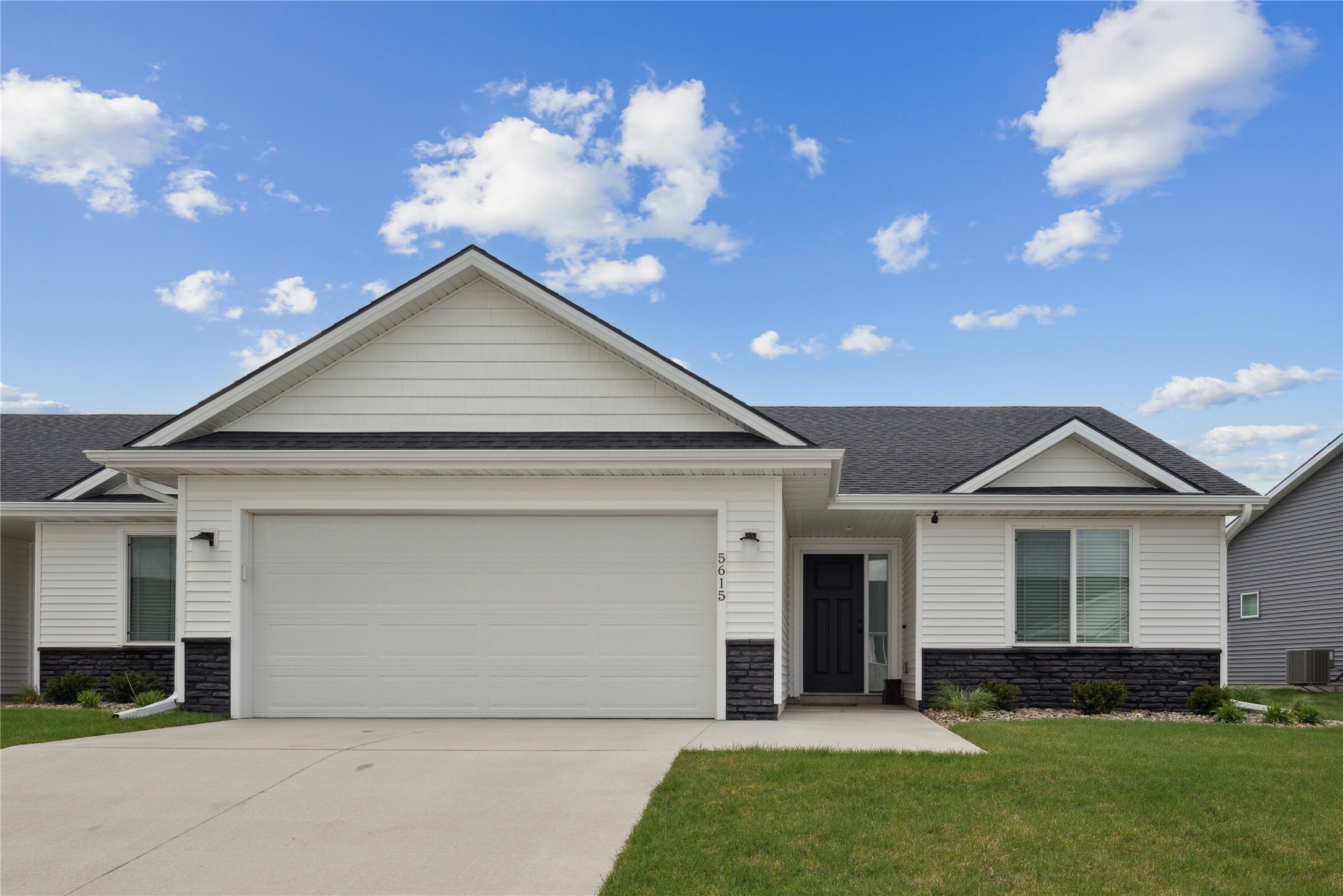 Property Photo: 5615 NE Creek Ridge Drive IA 50021