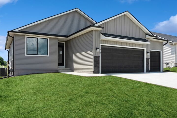 Property Photo: 313 N 19th Street IA 50125