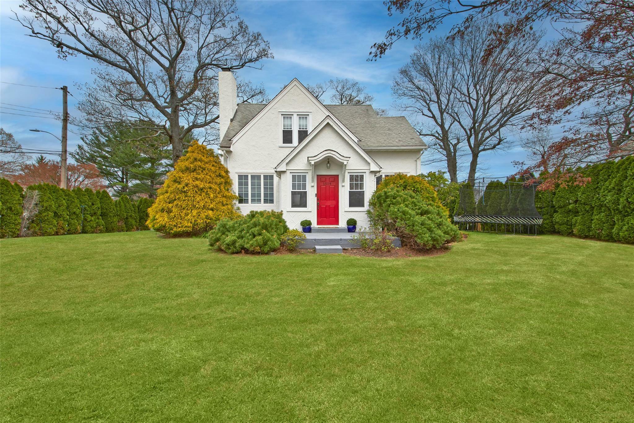 Property Photo: 1514 Old Orchard Street NY 10604
